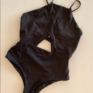 One piece cut- out bathing suit